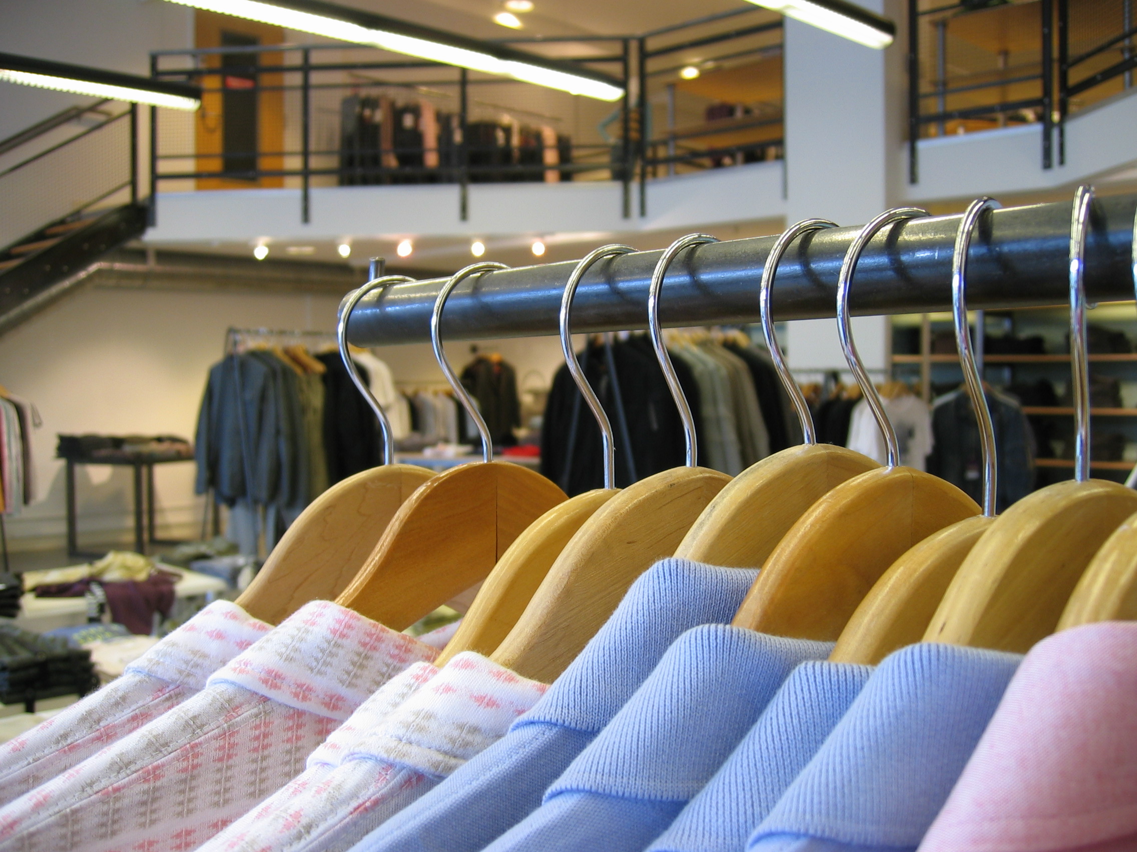 cabides roupas shopping 1