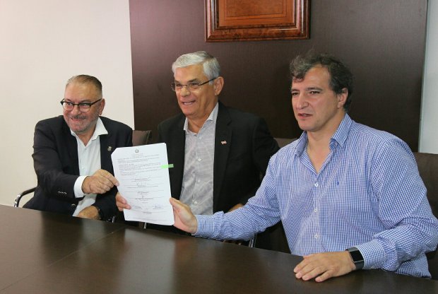 itajai governador assina protocolo de intencoes para ampliacao de empresa de alimentos 20180503 1934195096