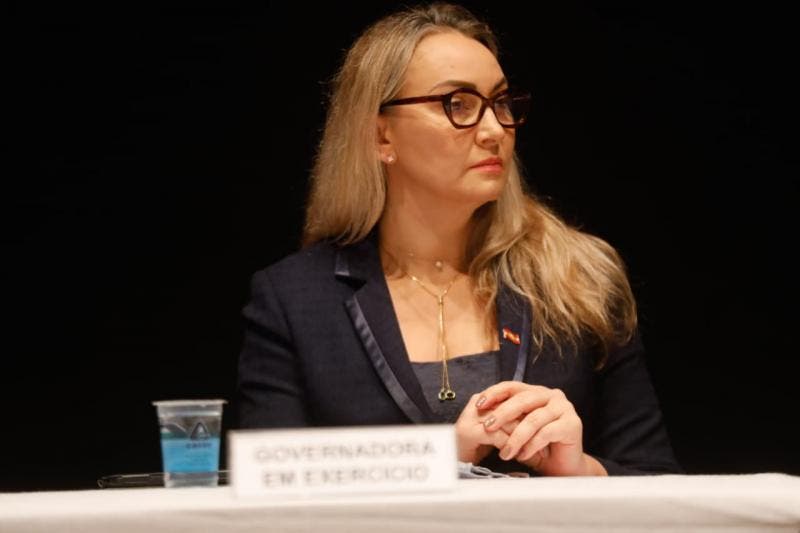 Daniela Reinehr assume governo de SC e fala em diálogo, mudanças no secretariado e ações na pandemia 1 daniela reinehr 16