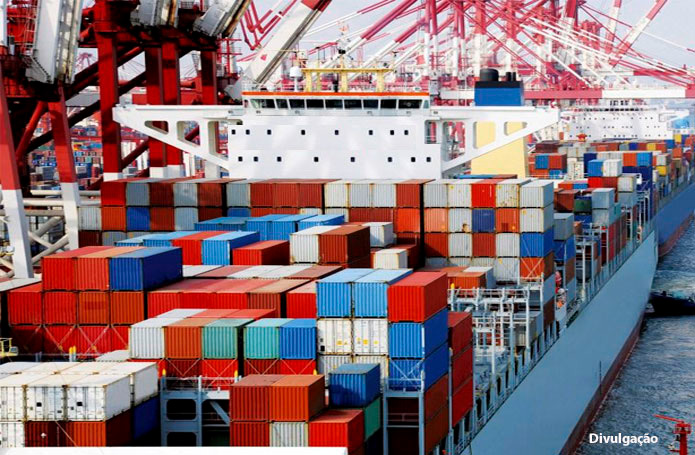 navio cargueiro balanca comercial importacao exportacao carga conteiner 3