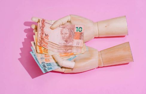 Técnicos da reforma admitem internamente que IBS não entra na base do ICMS em 2026, mas falta de posicionamento público cria insegurança 1 dinheiro maos