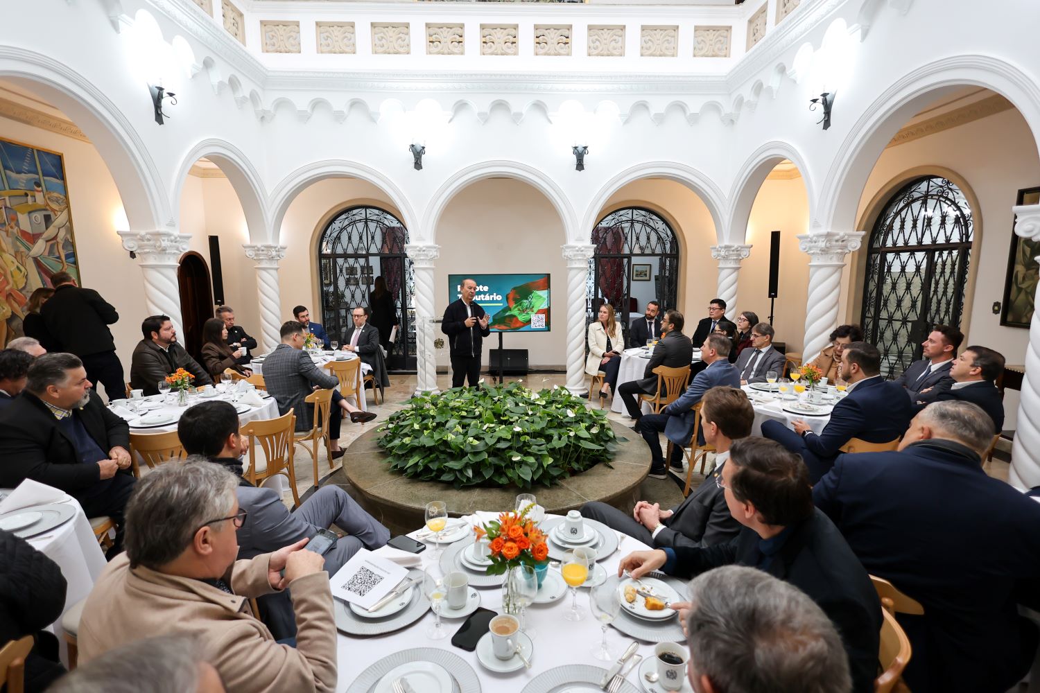 Governo de SC zera imposto sobre alimentos da cesta básica e amplia incentivos para a indústria 1 Apresentacao de projetos para ALESC 3874