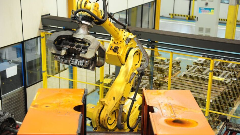 Tupy linha de producao com robo industria03 944x531 1