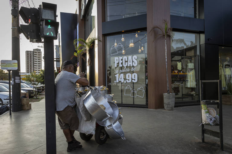 Brasil tem informalidade alta apesar de desemprego mínimo; produtividade segue baixa 1