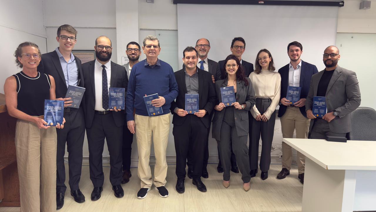 Diretor do Sindifisco/SC é coautor de livro que discute equidade e eficiência na tributação brasileira 1 Imagem do WhatsApp de 2025 10 31 as 17.10.22 04011ba8