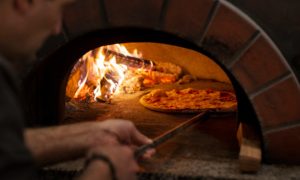 pizzaria pizza restaurante 300x200 1