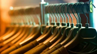 cabides roupas looks armario mala comercio varejo