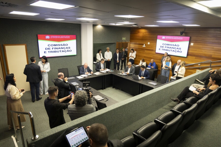 Comissão de Finanças aprova cronograma de tramitação conjunta para a LOA e alteração do PPA 1 2026 10 21 COMISSAO FINANCAS RC 15 900x600 1